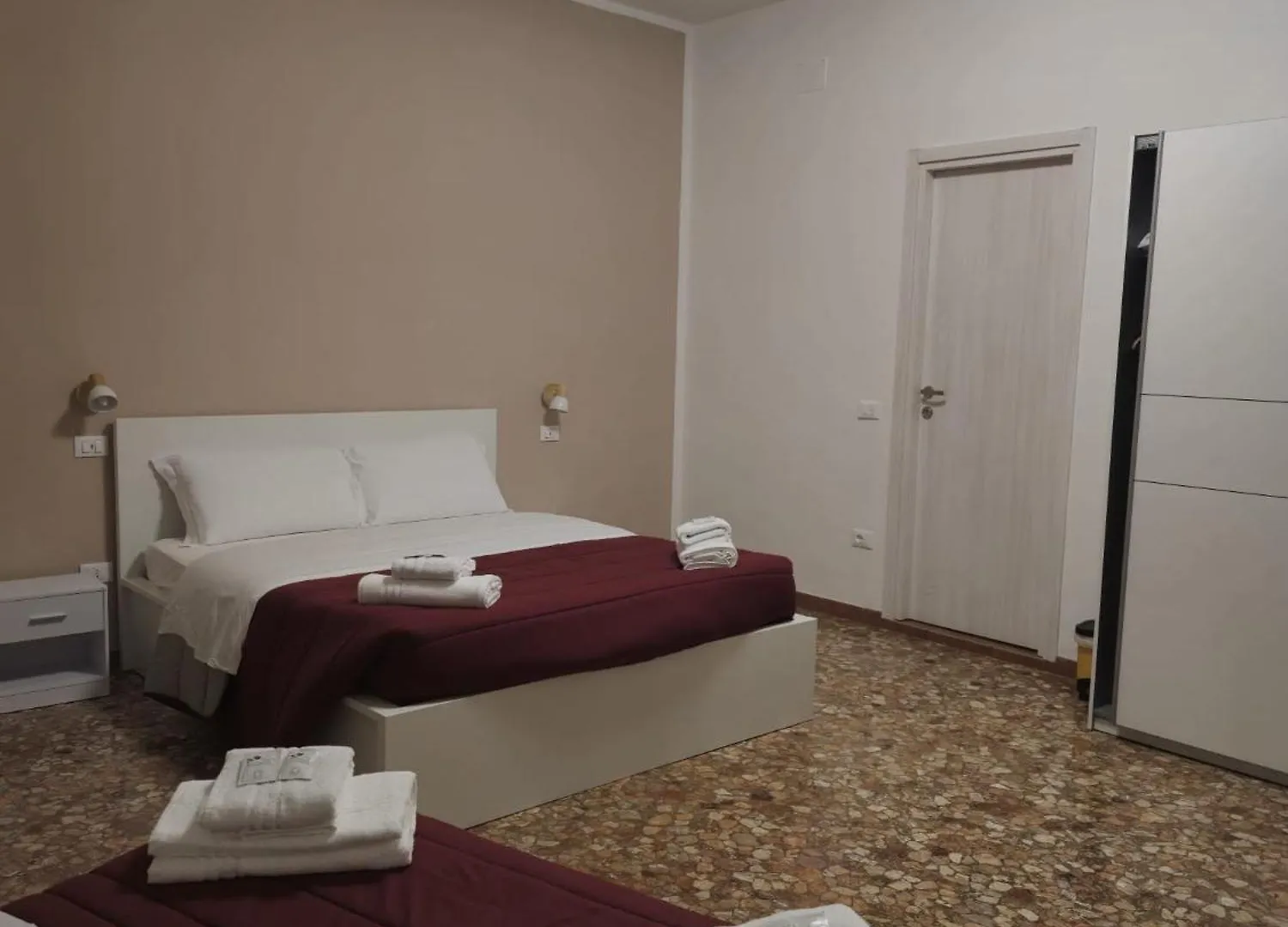 Homestay Mmm Home Train Station 2 Venice Italy